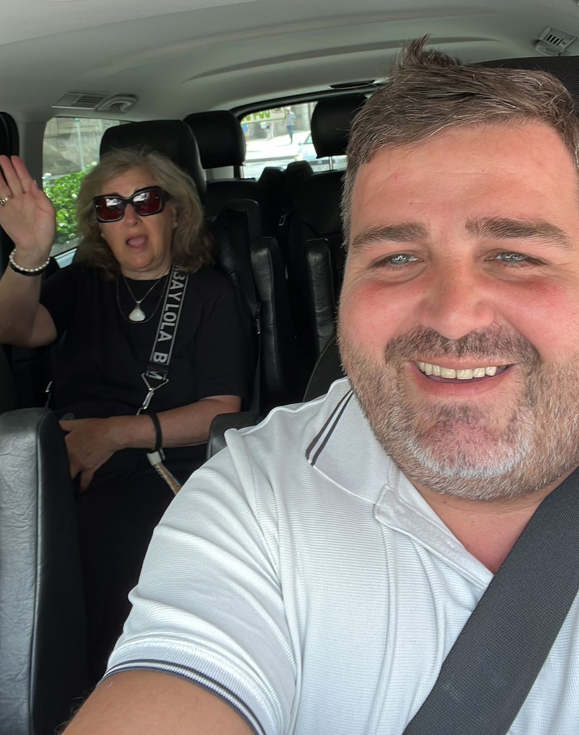 Mujer en taxi